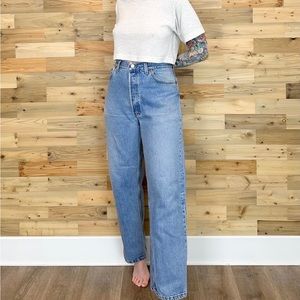 Rare Vintage Levi’s 501 jeans 32 waist. Excellent condition rare find.Great jean